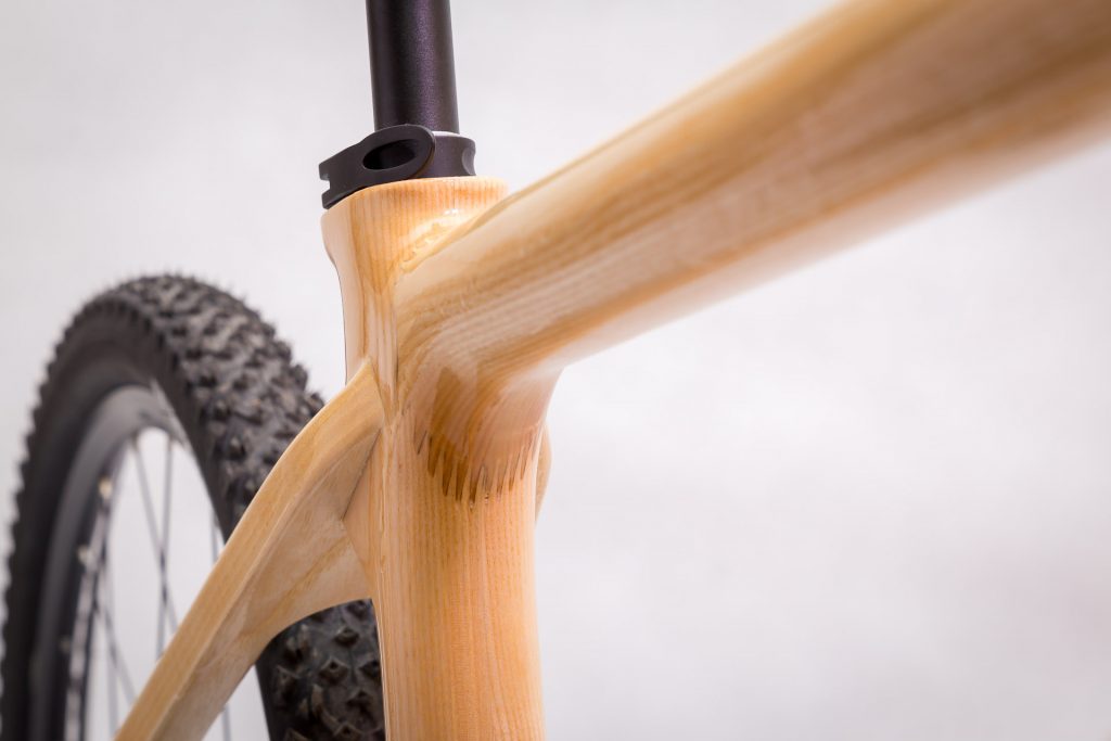 Horský drevený bicykel BIKEMI Wooden Explorer Natural 27,5 detail 1